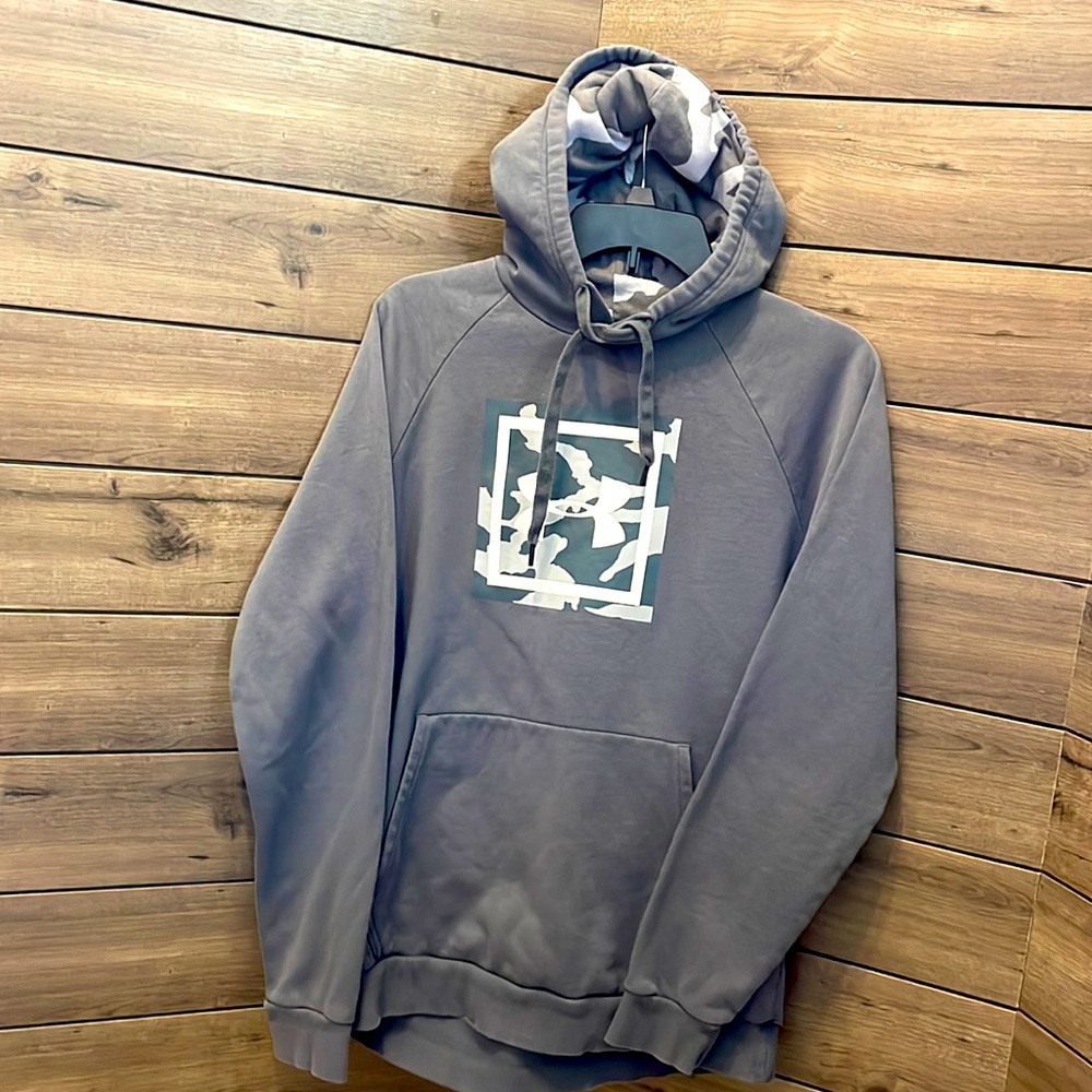 Under Armor Men’s Hoodie- Medium